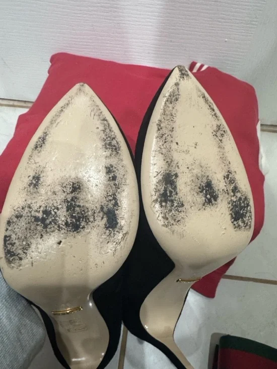 Gucci Black Suede Pointed-Toe Pumps with Signature Red & Green Bow - Picture 8 of 9